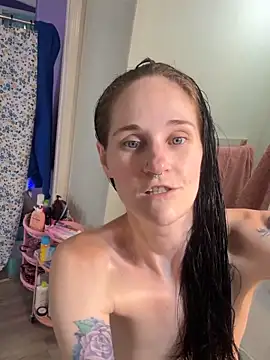 lolabunny9 online show from October 2025 04:15:02 PM