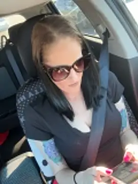 lolabunny9 online show from January 2026 05:27:02 PM