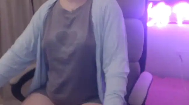 Snapshot of Aliss_Hottie chatting on March 2025 04:24:02 PM Aliss Hottie online show from March 2025 04:24:02 PM