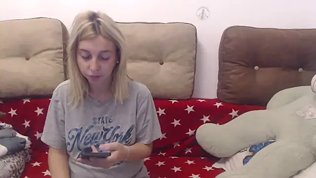 Snapshot of Aliss_Hottie chatting on September 2025 06:46:01 AM Aliss Hottie online show from September 2025 06:46:01 AM