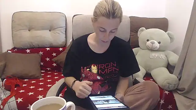 Snapshot of Aliss_Hottie chatting on September 2025 07:03:02 AM Aliss Hottie online show from September 2025 07:03:02 AM