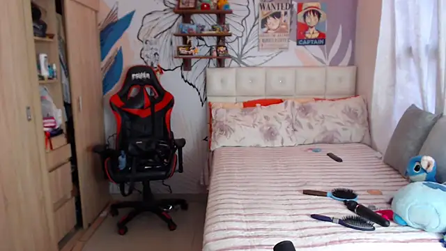 LinzyBaner online show from June 2026 09:50:01 PM