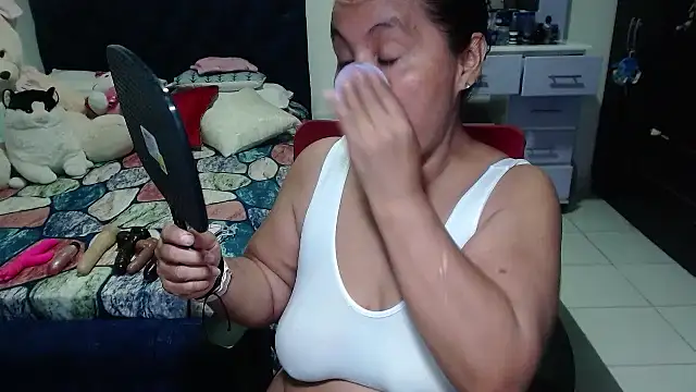 Snapshot of pervert_mommy_ chatting on October 2025 09:24:02 AM pervert mommy online show from October 2025 09:24:02 AM