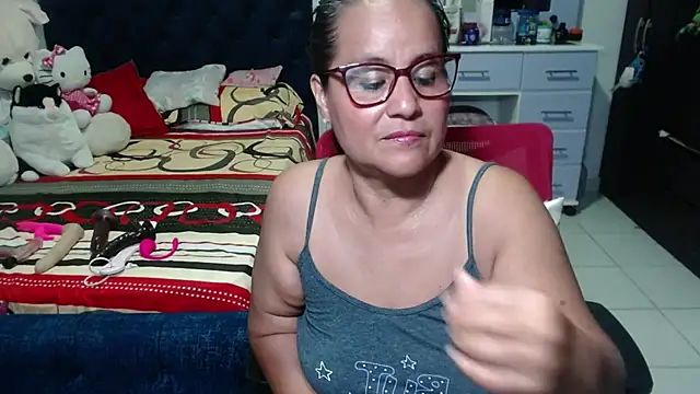 Snapshot of pervert_mommy_ chatting on November 2025 09:59:01 PM pervert mommy online show from November 2025 09:59:01 PM