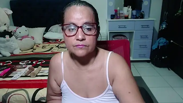 Snapshot of pervert_mommy_ chatting on November 2025 10:31:02 PM pervert mommy online show from November 2025 10:31:02 PM