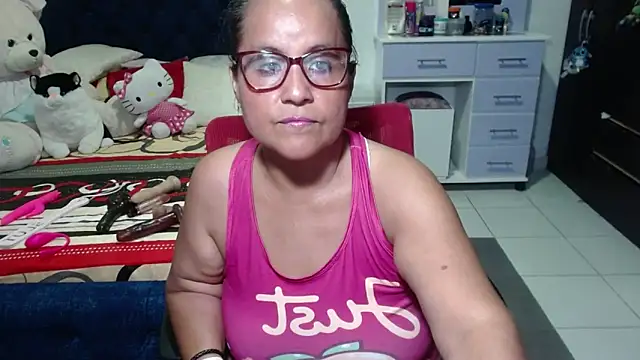 Snapshot of pervert_mommy_ chatting on November 2025 10:52:02 PM pervert mommy online show from November 2025 10:52:02 PM