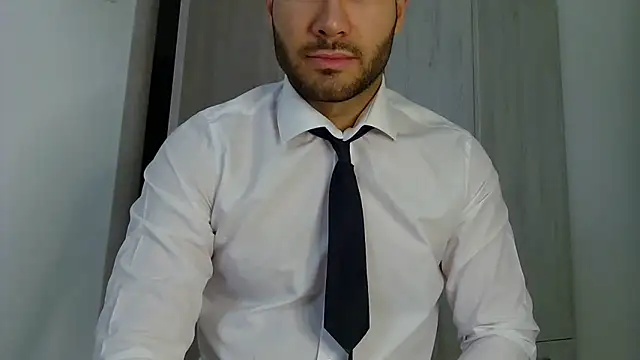 Snapshot of Justynn1 chatting on May 2026 04:42:01 AM Justynn1 online show from May 2026 04:42:01 AM