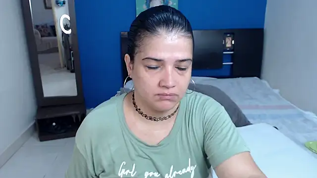 Snapshot of GlendaStarx chatting on May 2026 02:35:02 PM GlendaStarx online show from May 2026 02:35:02 PM