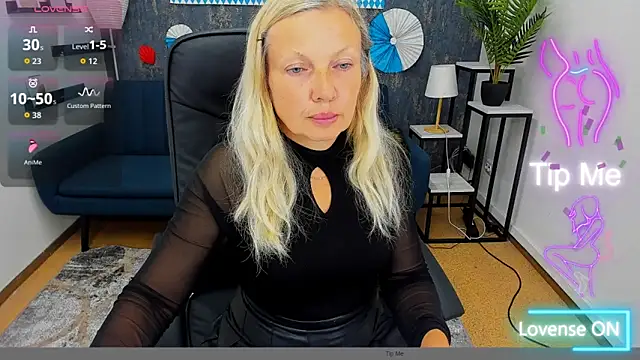 Abby Moore  online show from September 2025 07:09:02 AM