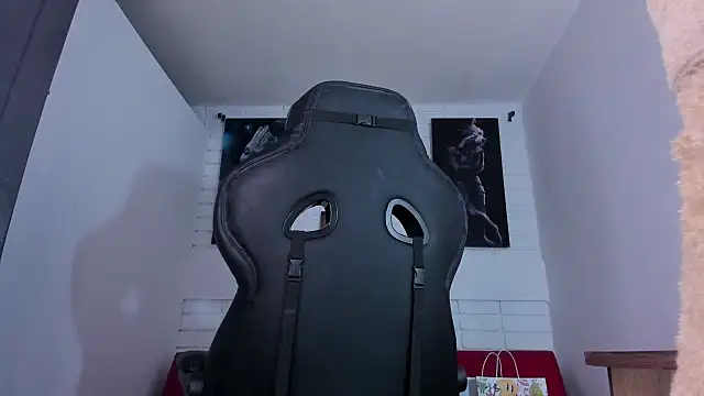 Snapshot of AlanNaughty chatting on January 2025 12:22:01 AM AlanNaughty online show from January 2025 12:22:01 AM