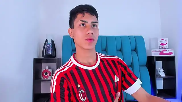 Snapshot of AlanNaughty chatting on January 2025 03:33:01 AM AlanNaughty online show from January 2025 03:33:01 AM