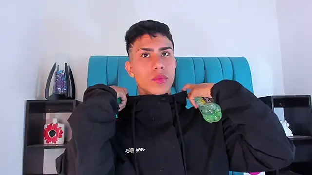 Snapshot of AlanNaughty chatting on January 2025 09:17:01 PM AlanNaughty online show from January 2025 09:17:01 PM