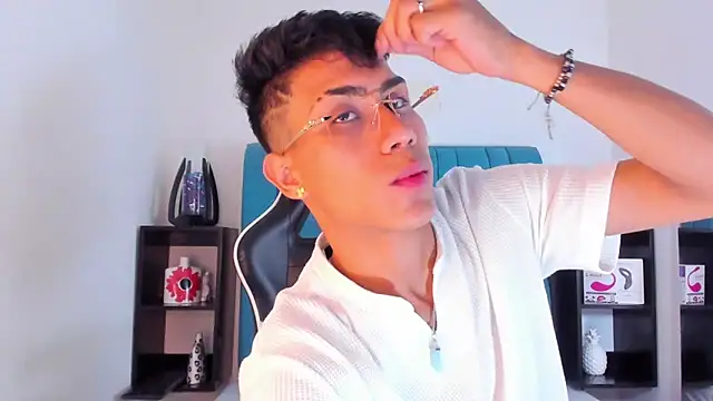 Snapshot of AlanNaughty chatting on January 2025 08:59:02 PM AlanNaughty online show from January 2025 08:59:02 PM