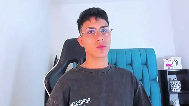 Snapshot of AlanNaughty chatting on January 2025 08:47:01 PM AlanNaughty online show from January 2025 08:47:01 PM