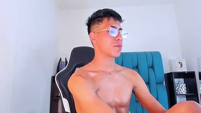 Snapshot of AlanNaughty chatting on January 2025 11:56:02 PM AlanNaughty online show from January 2025 11:56:02 PM