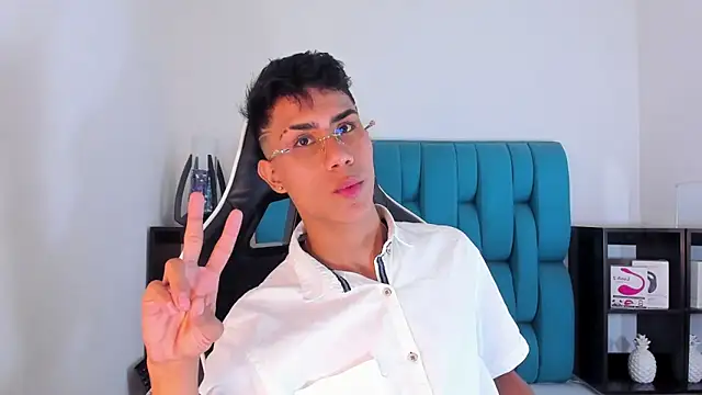 Snapshot of AlanNaughty chatting on February 2025 08:57:01 PM AlanNaughty online show from February 2025 08:57:01 PM