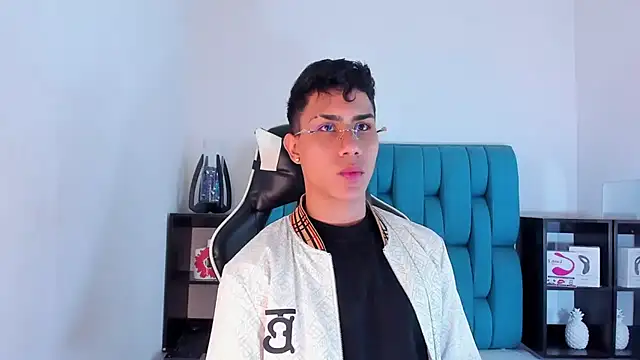 Snapshot of AlanNaughty chatting on February 2025 08:26:01 PM AlanNaughty online show from February 2025 08:26:01 PM