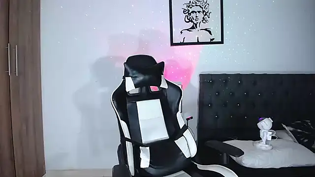 Snapshot of AlanNaughty chatting on November 2025 05:40:01 AM AlanNaughty online show from November 2025 05:40:01 AM