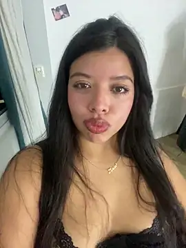 Snapshot of DulceAngelica chatting on March 2026 02:04:01 AM DulceAngelica online show from March 2026 02:04:01 AM