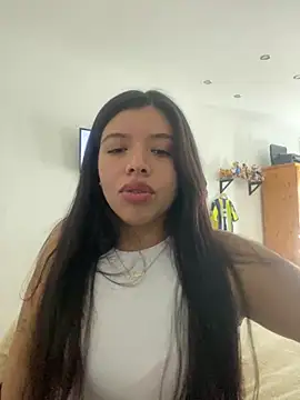 Snapshot of DulceAngelica chatting on March 2026 02:27:01 AM DulceAngelica online show from March 2026 02:27:01 AM