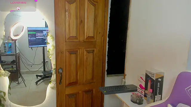 sofia gold  online show from October 2025 12:05:02 AM