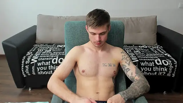 maks wolfis online show from February 2025 10:15:02 AM