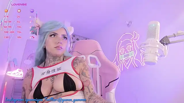 cute catlyn online show from October 2025 02:42:02 PM