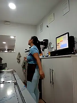 Snapshot of little_susie chatting on October 2025 09:13:01 AM little susie online show from October 2025 09:13:01 AM