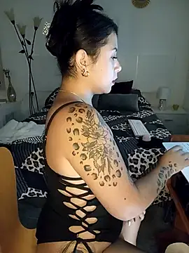 Snapshot of little_susie chatting on November 2025 09:20:02 AM little susie online show from November 2025 09:20:02 AM