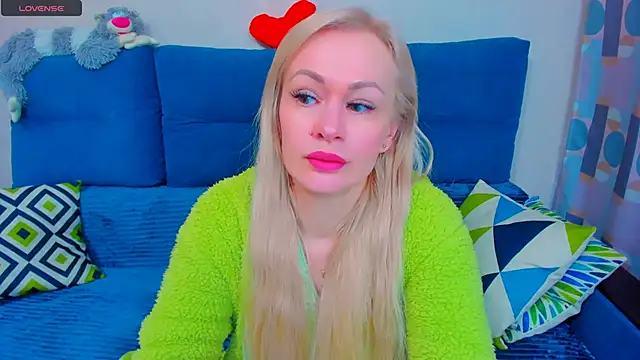 Snapshot of EllenMoore chatting on February 2025 02:26:01 AM EllenMoore online show from February 2025 02:26:01 AM