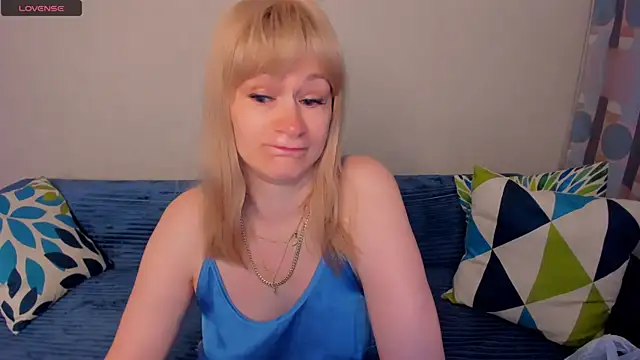 Snapshot of EllenMoore chatting on July 2026 03:11:02 AM EllenMoore online show from July 2026 03:11:02 AM
