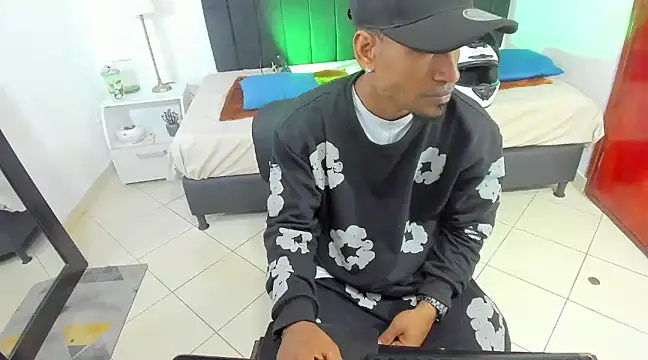 anhtony wayans online show from February 2025 12:02:01 AM