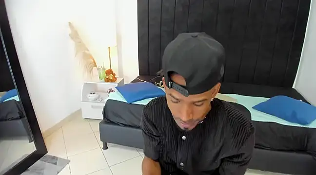 anhtony wayans online show from February 2025 12:15:02 AM