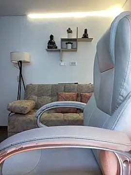 milly cruz online show from November 2025 03:12:01 PM