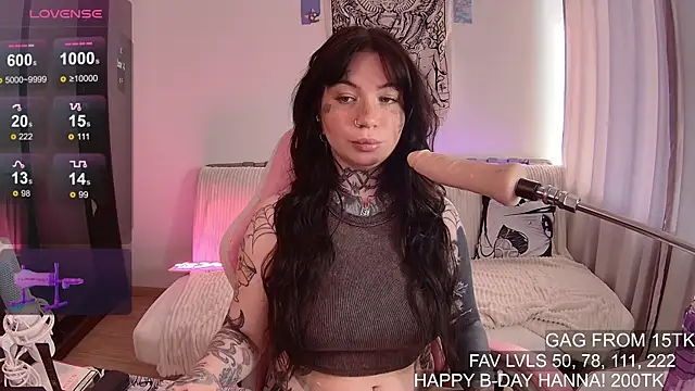 Snapshot of HannaXWonder chatting on October 2025 12:03:01 PM HannaXWonder online show from October 2025 12:03:01 PM
