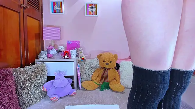 AbrilRussell online show from May 2026 05:47:01 AM