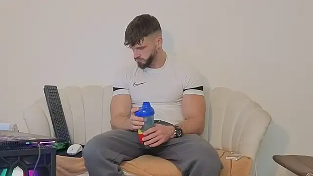 MauroTwin online show from November 2025 06:06:01 PM