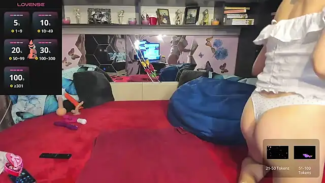 Snapshot of FoxyDom699 chatting on February 2025 07:13:01 AM FoxyDom699 online show from February 2025 07:13:01 AM