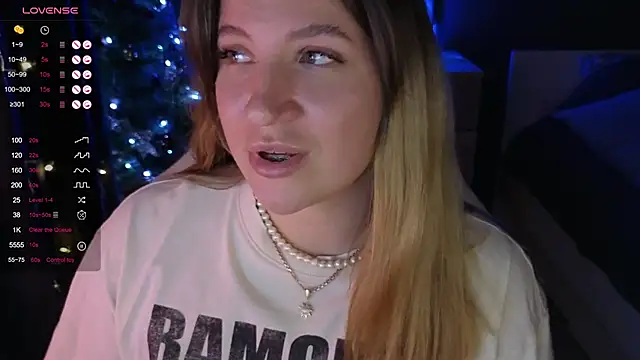 Snapshot of Fairy__Sofia chatting on December 2024 07:43:01 PM Fairy Sofia online show from December 2024 07:43:01 PM