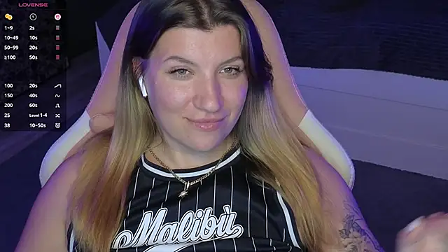 Snapshot of Fairy__Sofia chatting on February 2025 02:38:02 PM Fairy Sofia online show from February 2025 02:38:02 PM