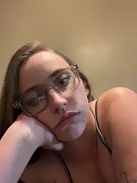 Snapshot of Esmerelda69 chatting on November 2025 05:26:01 PM Esmerelda69 online show from November 2025 05:26:01 PM