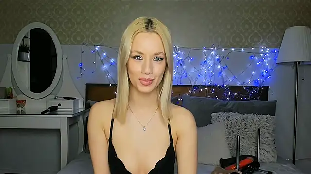 MiaBeeXX online show from April 2026 02:24:01 PM