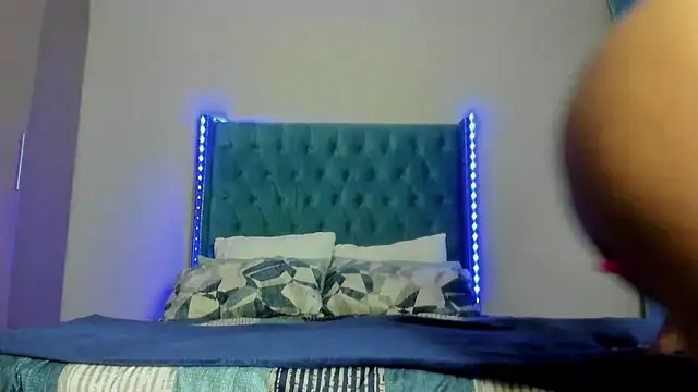 Snapshot of BlueberryDiamond chatting on January 2025 09:13:01 PM BlueberryDiamond online show from January 2025 09:13:01 PM