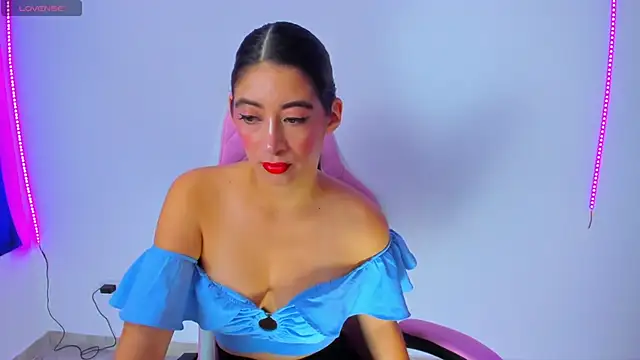 Snapshot of MeganWhite3 chatting on March 2025 09:32:02 PM MeganWhite3 online show from March 2025 09:32:02 PM