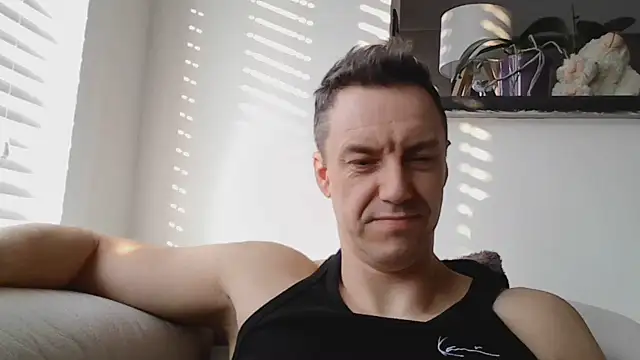 Snapshot of ploki2180 chatting on March 2026 06:40:02 AM ploki2180 online show from March 2026 06:40:02 AM