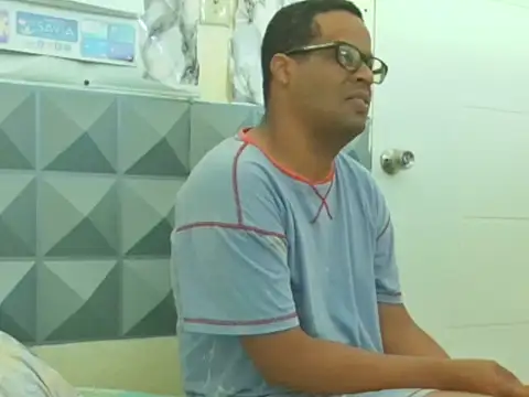 Snapshot of thesugar32 chatting on January 2026 01:28:02 PM thesugar32 online show from January 2026 01:28:02 PM