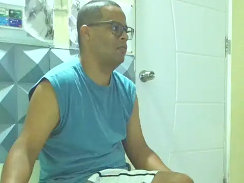 Snapshot of thesugar32 chatting on February 2026 01:09:02 PM thesugar32 online show from February 2026 01:09:02 PM