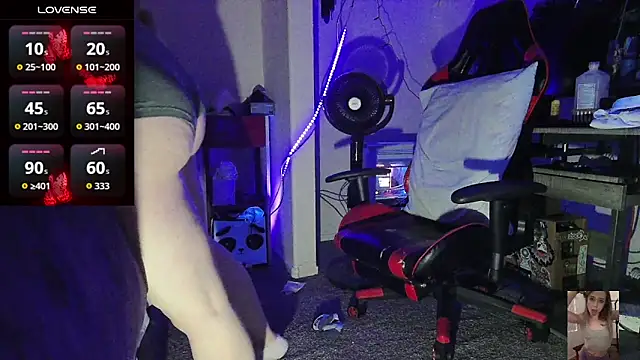 Blondiewithanass online show from April 2026 07:03:02 PM