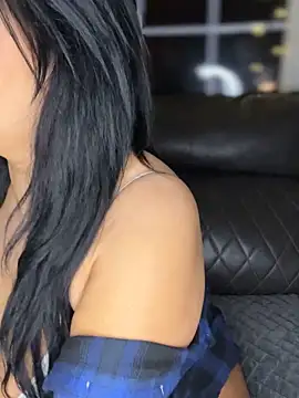Snapshot of LittleMissEeve chatting on April 2026 03:00:02 AM LittleMissEeve online show from April 2026 03:00:02 AM