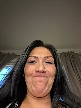 Snapshot of LittleMissEeve chatting on May 2026 12:40:02 AM LittleMissEeve online show from May 2026 12:40:02 AM